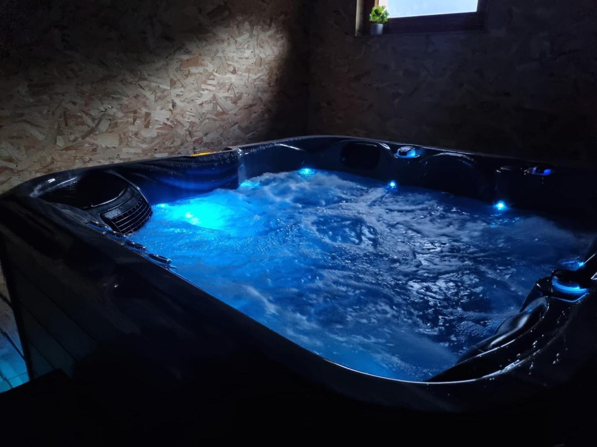 Villa Les Randogodilleurs Avec Jacuzzi A 2Kms Des Pistes Et 350M Du Theatre Du Peuple ! à Bussang Extérieur photo