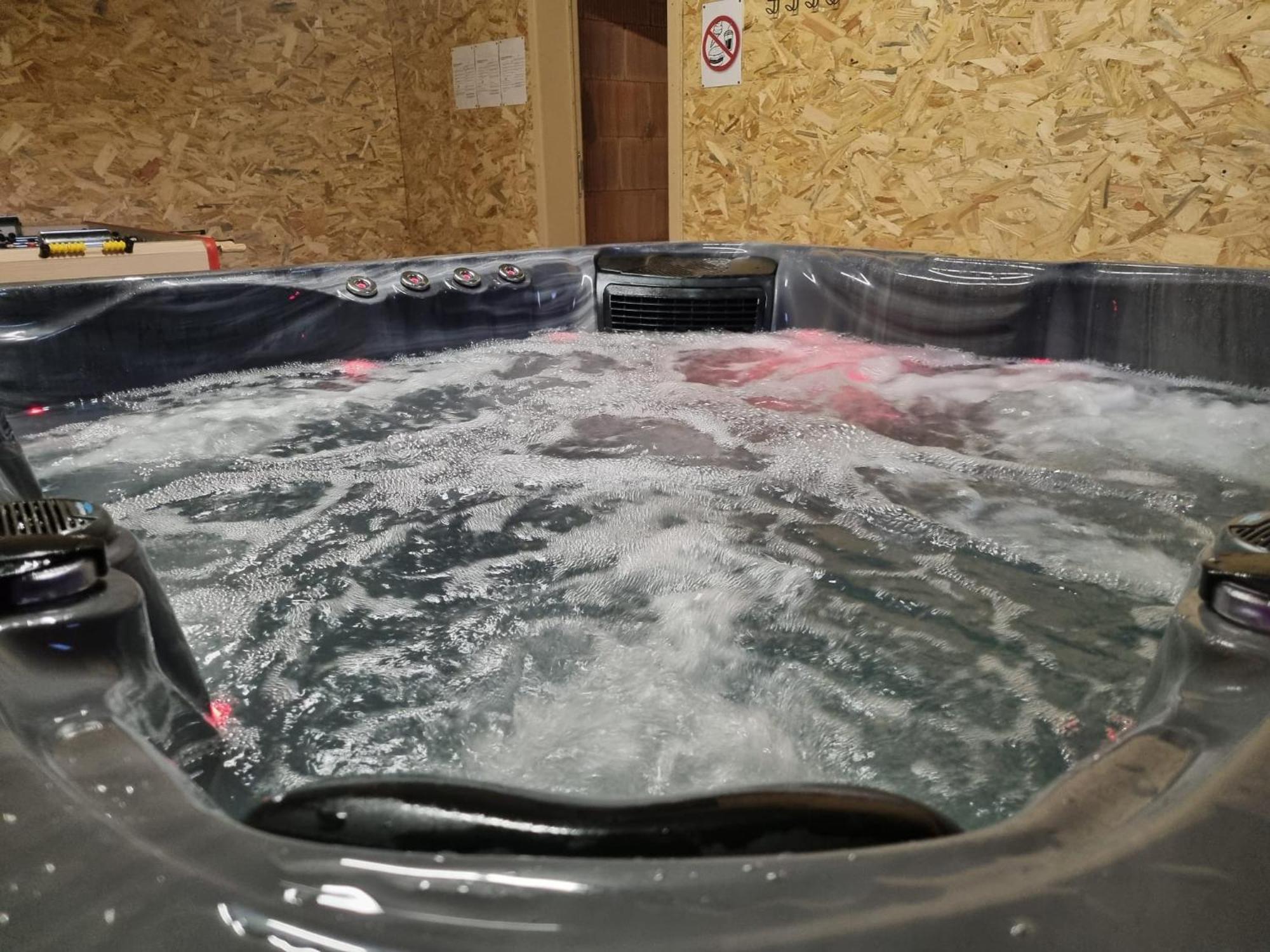 Villa Les Randogodilleurs Avec Jacuzzi A 2Kms Des Pistes Et 350M Du Theatre Du Peuple ! à Bussang Extérieur photo