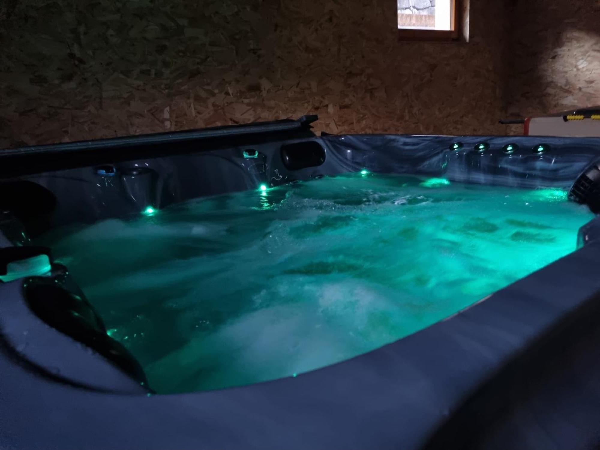 Villa Les Randogodilleurs Avec Jacuzzi A 2Kms Des Pistes Et 350M Du Theatre Du Peuple ! à Bussang Extérieur photo